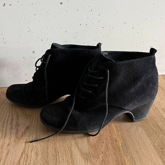 Clarks Artisan Leyden Bell black suede lace-up low block heel ankle‎ bootie 7M - Picture 4 of 9